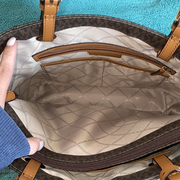 Michael Kors Tote Bag - Picture 3 of 10